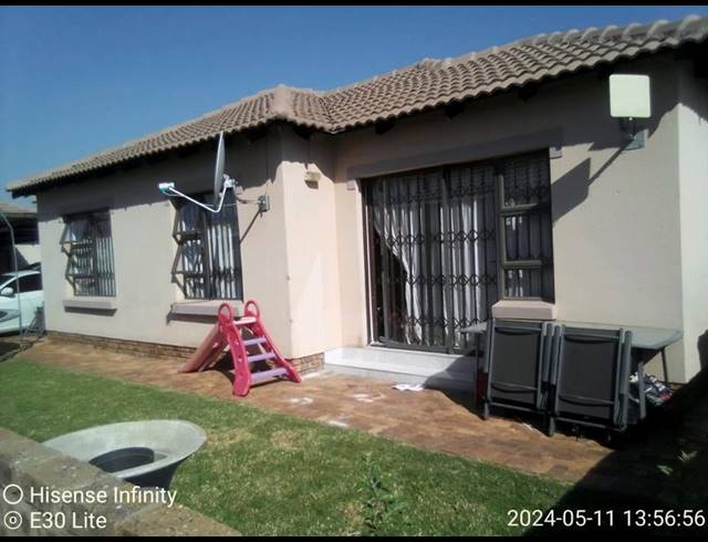 3 BEDROOM TOWNHOUSE FOR SALE IN CHANTELLE